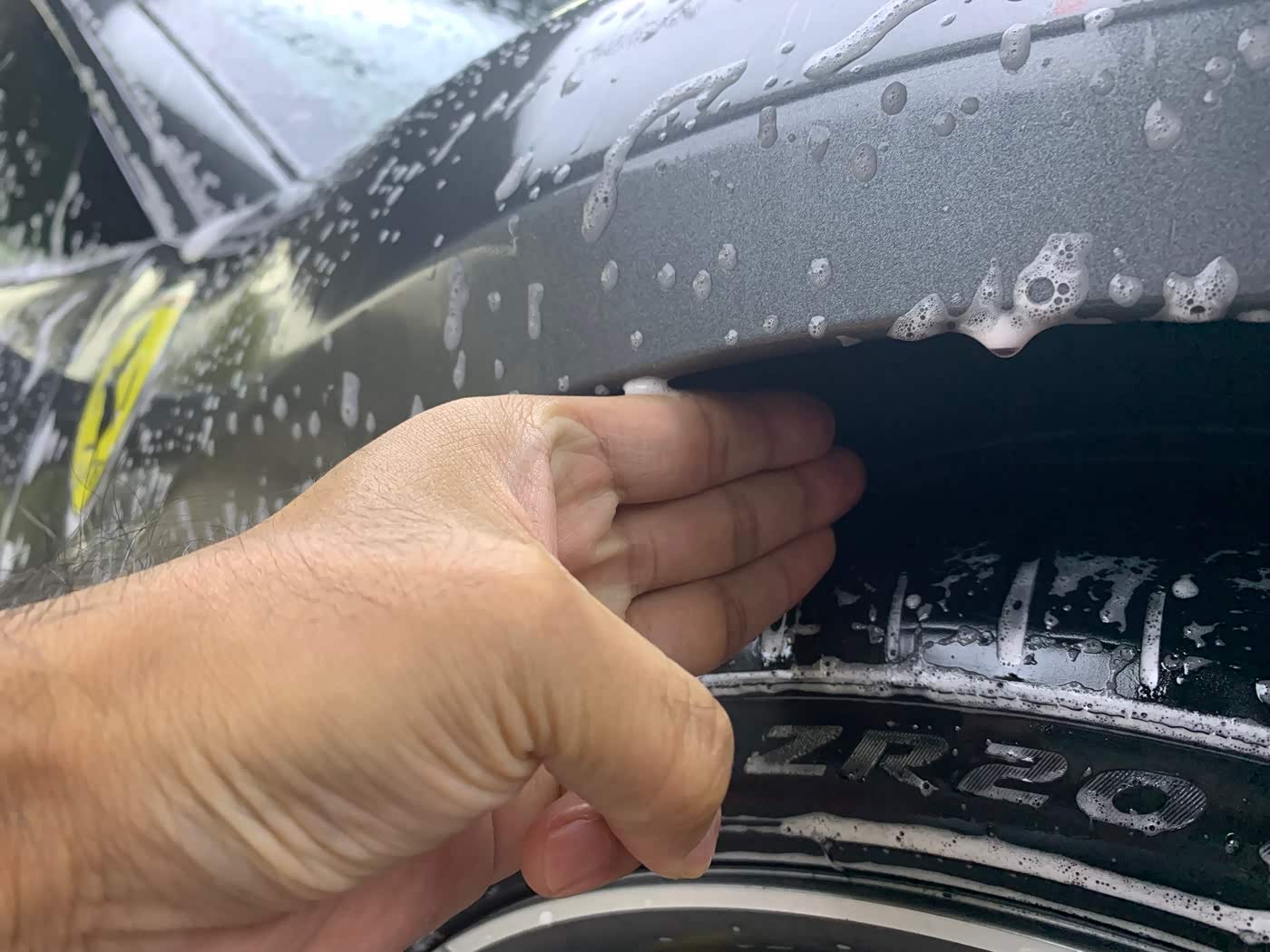 这只毛茸茸的手不是老夫的， 是受老夫委托去洗车店强行测量的