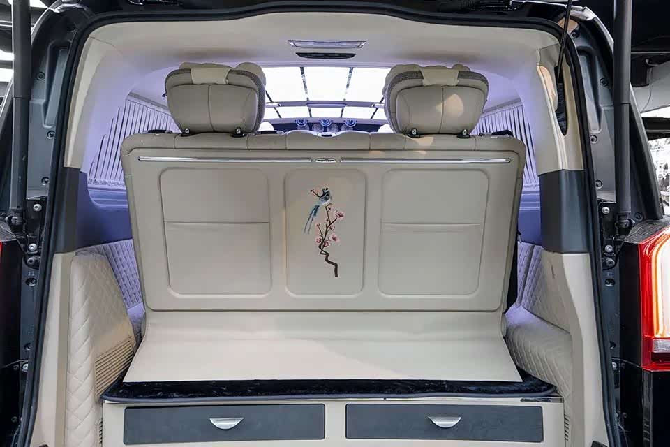 奔驰豪华七座隔断商务车