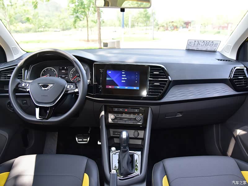 VS5的最大糟点就是全塑料内饰材质了，不过即使大众二十万级别的产品内饰质感也不怎么样