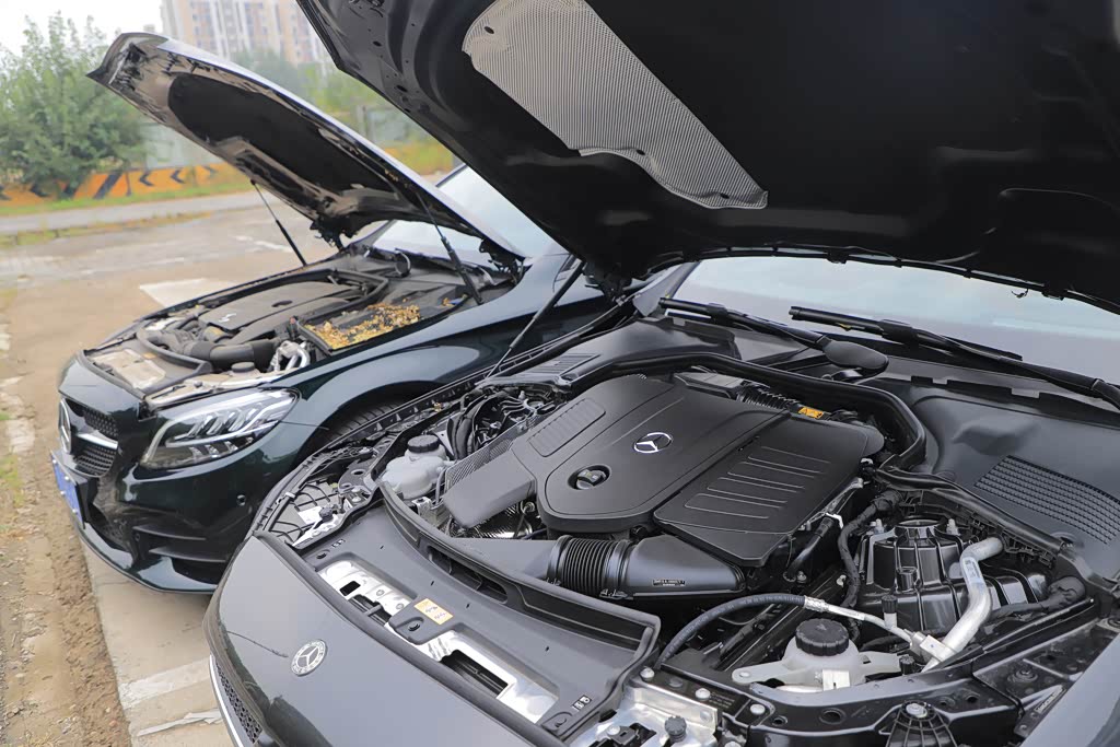 图：全新奔驰C260L 发动机舱