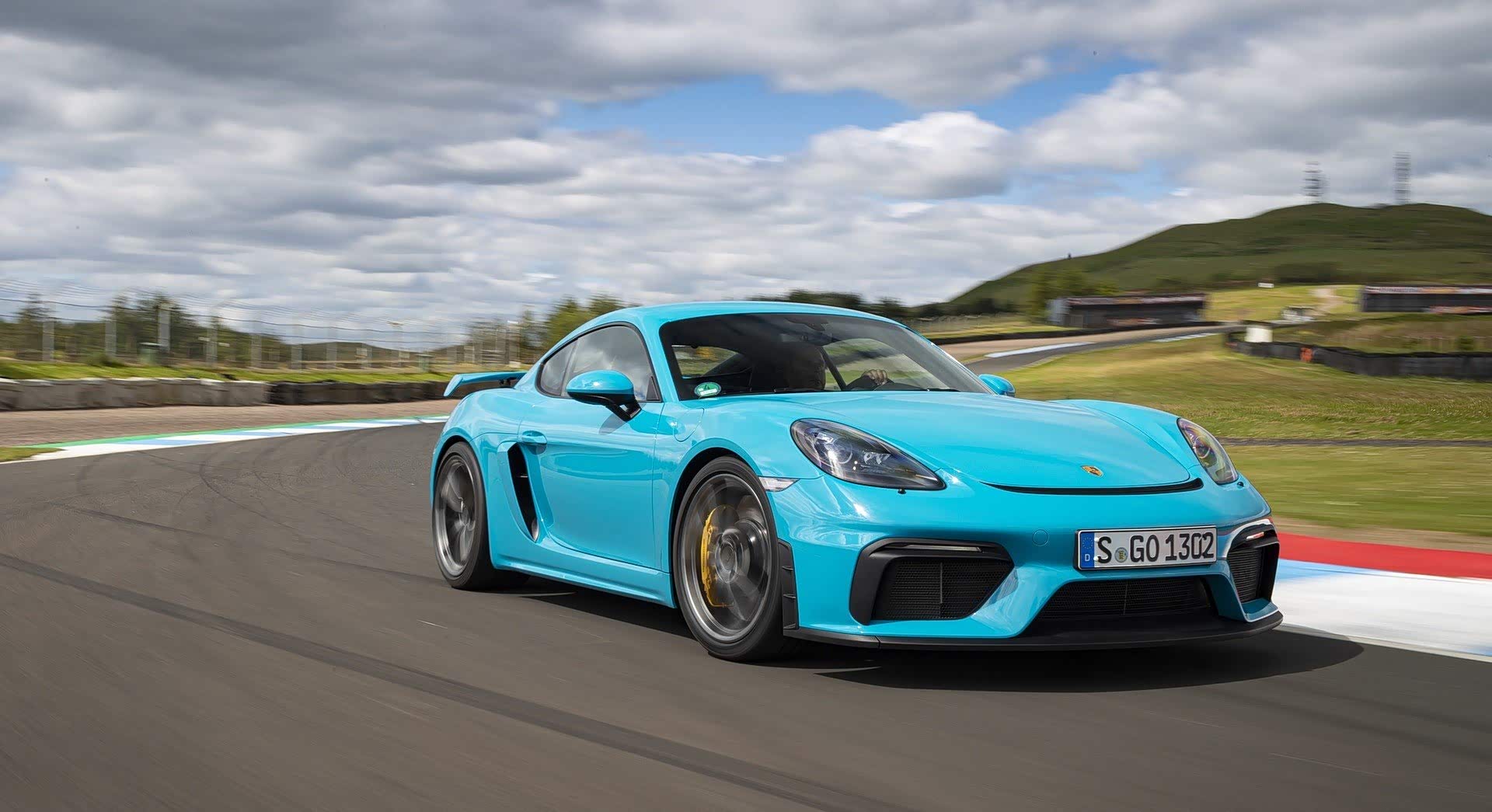  718 Cayman GT4   