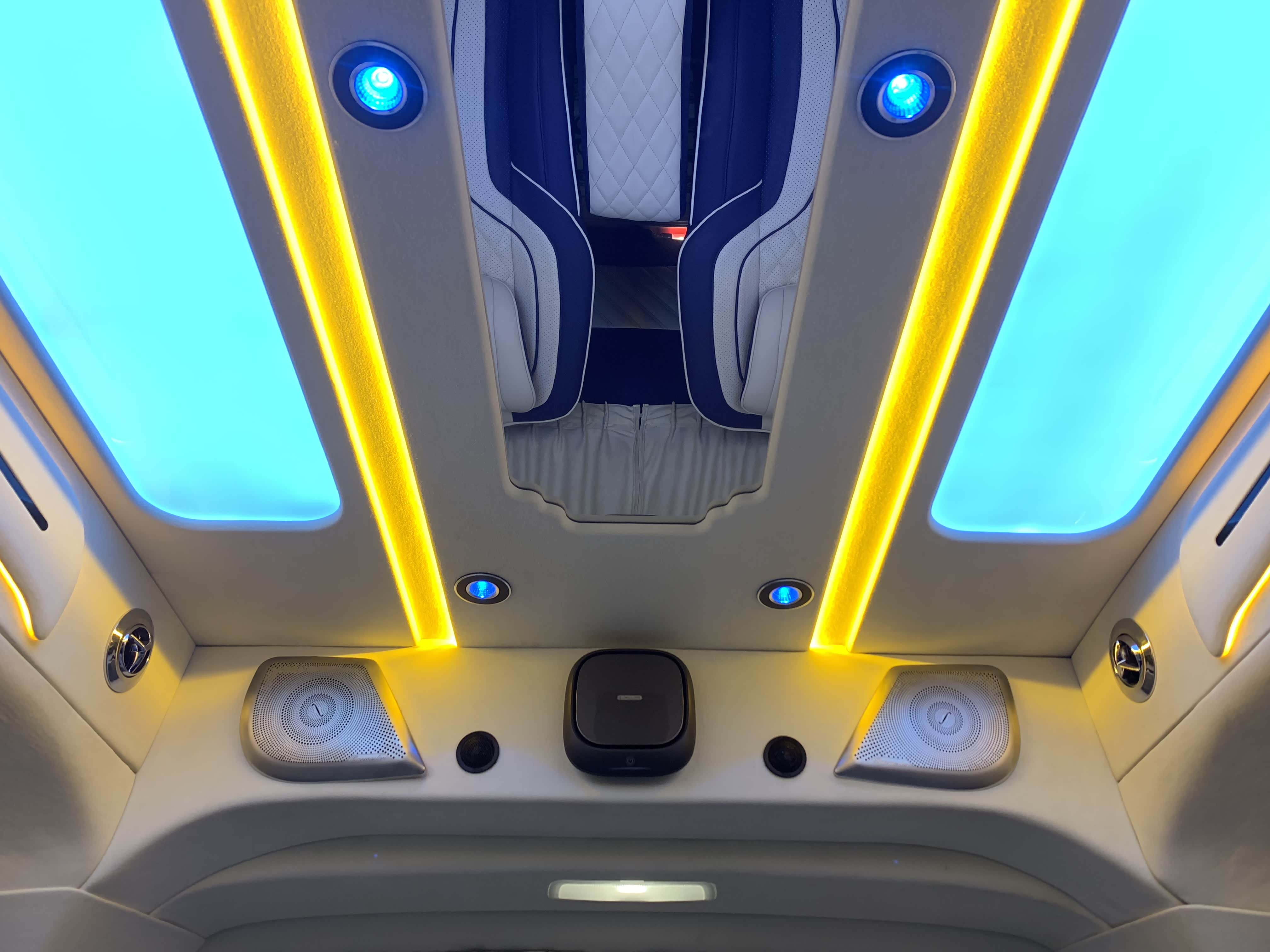 深景灯关闭状态就是镜面效果