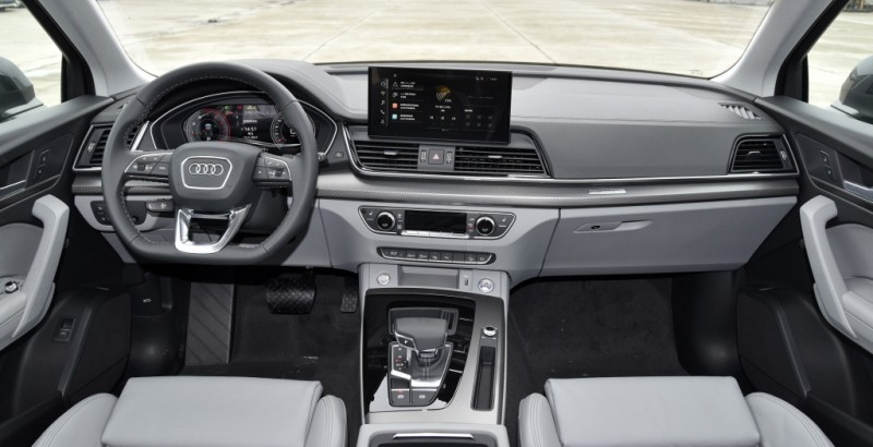 现款奥迪Q5L内饰