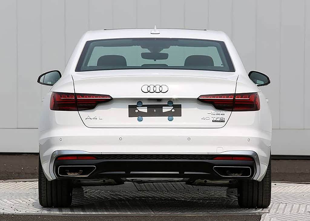 新款奥迪A4L 动感型（运动版）车型 车尾部位