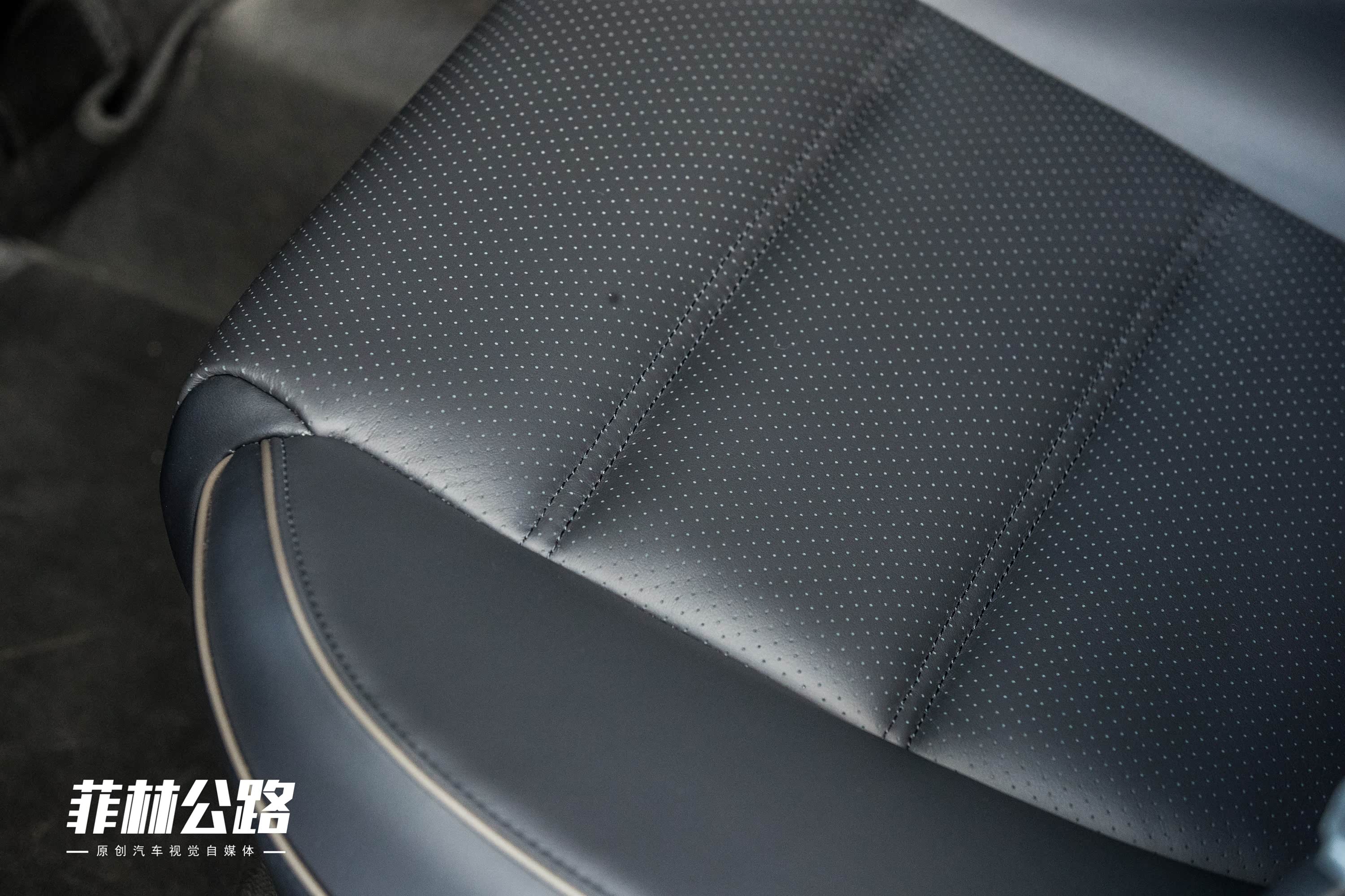 2018款 2.5L 蓝天尊崇版