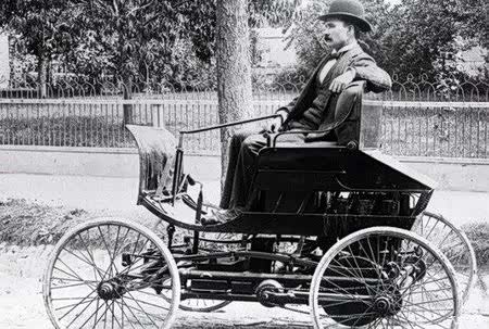 1886年前后，很多人都发明或者参与了汽车的发明过程。