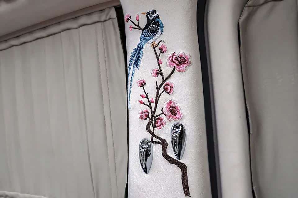 奔驰豪华七座隔断商务车