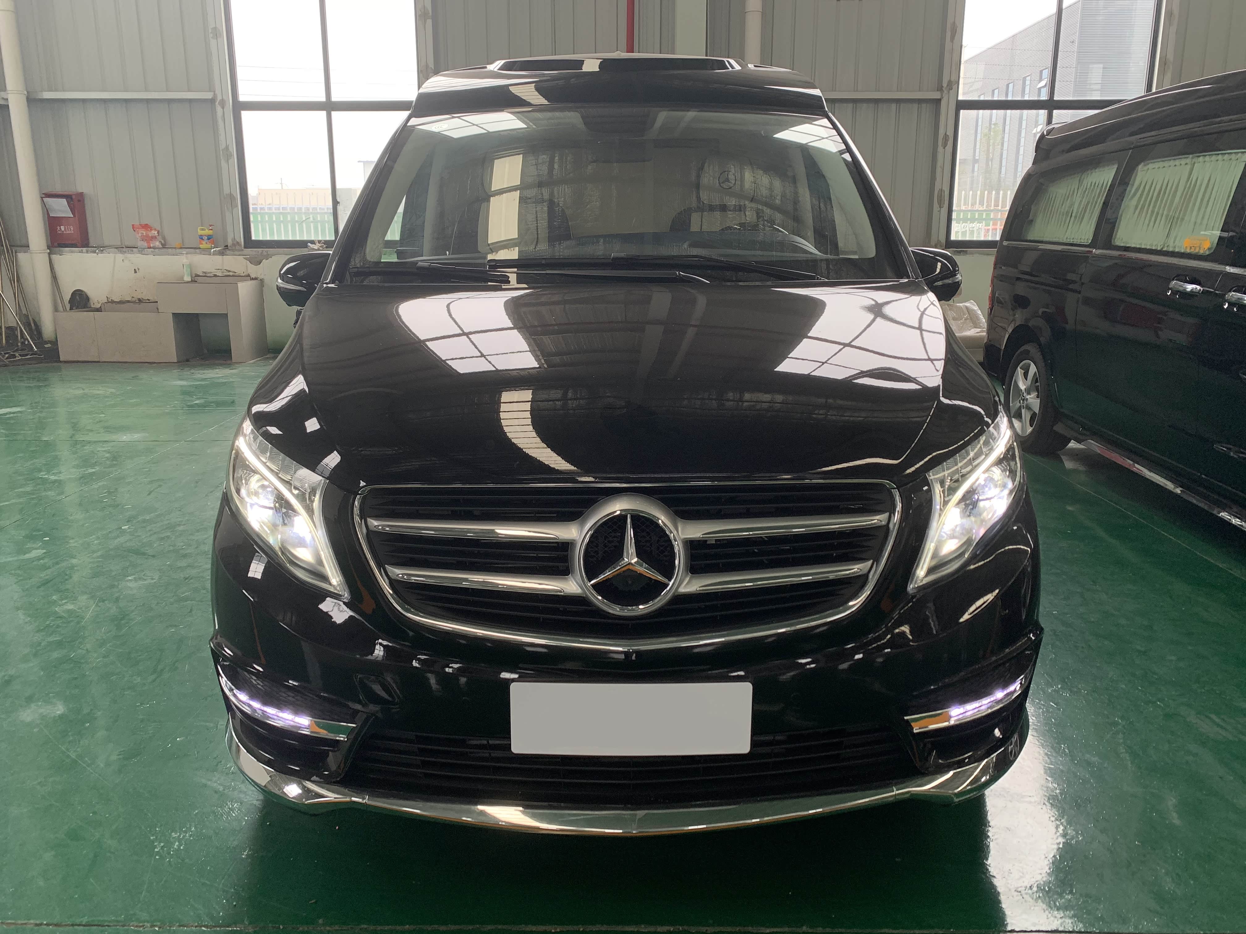 前脸部分的改动是中网、车标、大灯、前包围