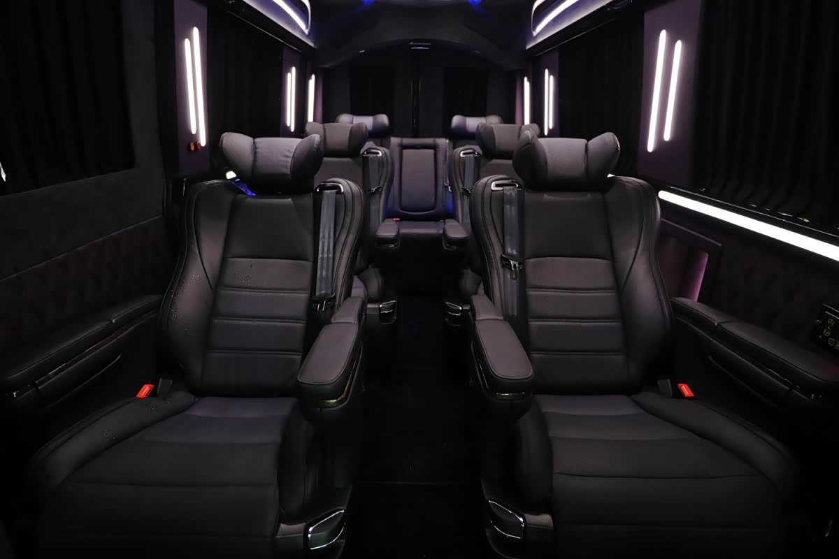 进口依维柯New Daliy 九座豪华商务舱