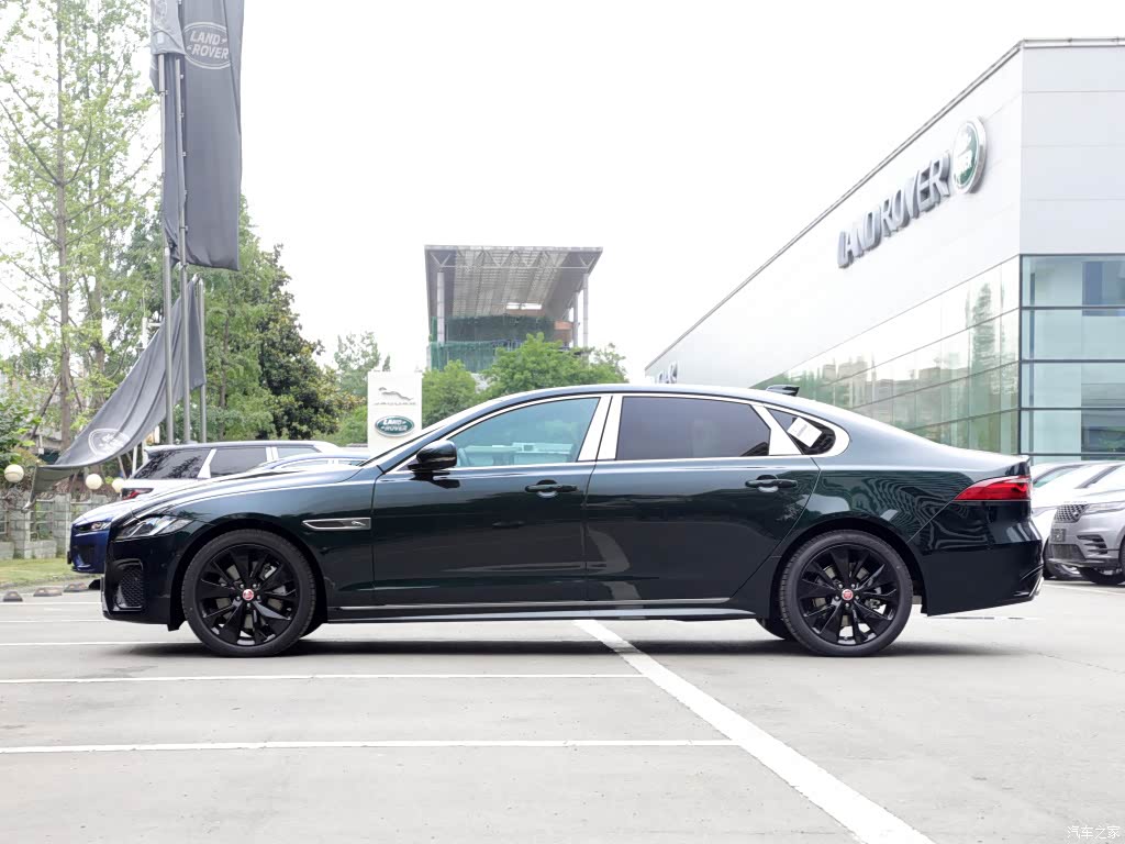 配图为2021款 XFL 2.0T P300 四驱旗舰运动版