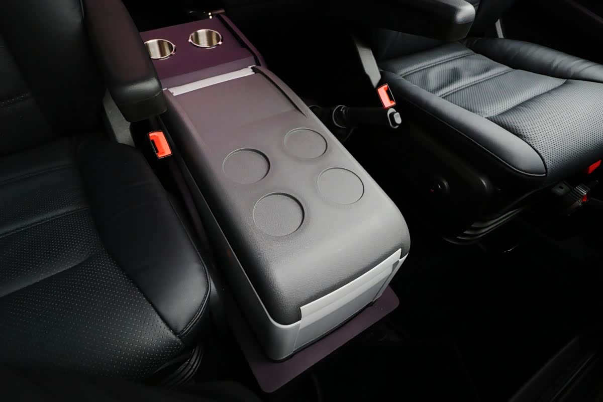 进口依维柯New Daliy 九座豪华商务舱