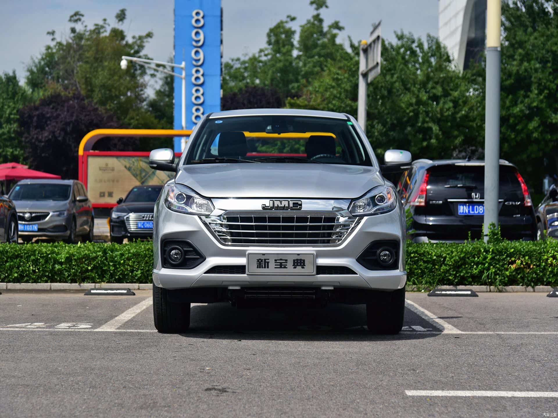 2020款 2.5T柴油两驱尊享长轴版正面/引自汽车之家图库