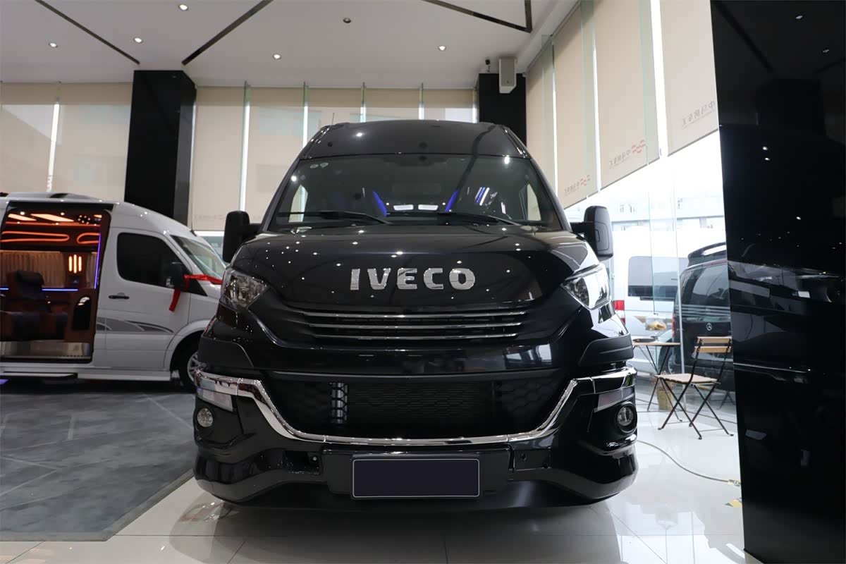 进口依维柯New Daliy 九座豪华商务舱