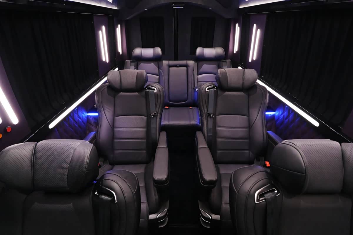 进口依维柯New Daliy 九座豪华商务舱