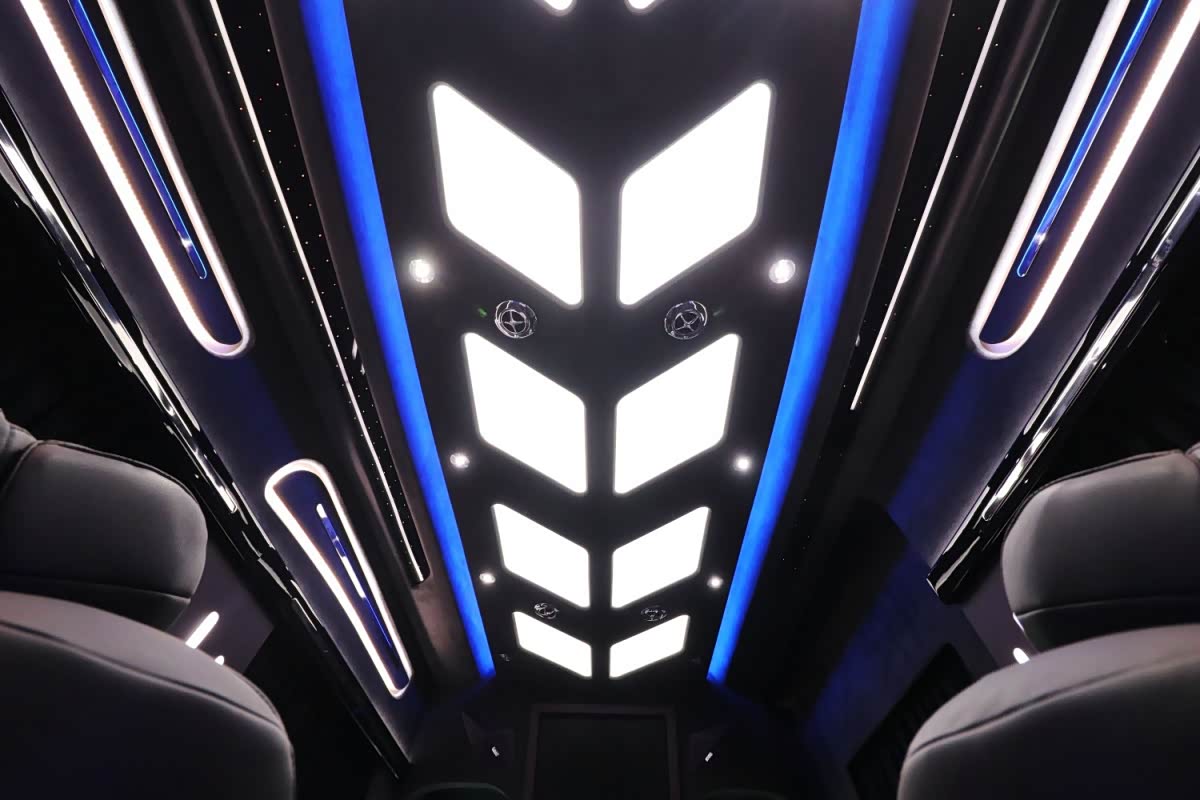 进口依维柯New Daliy 九座豪华商务舱