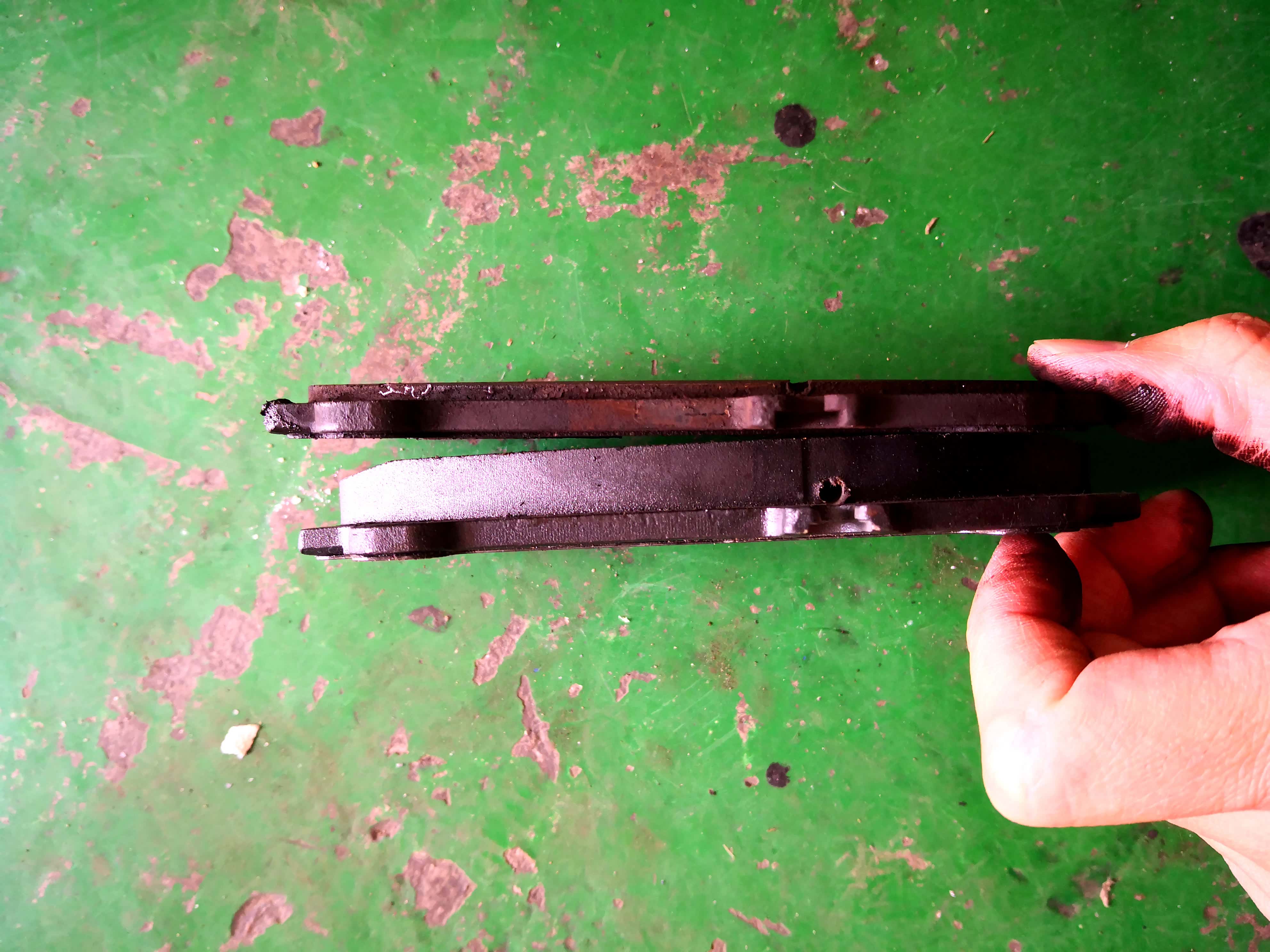 新旧刹车片对比