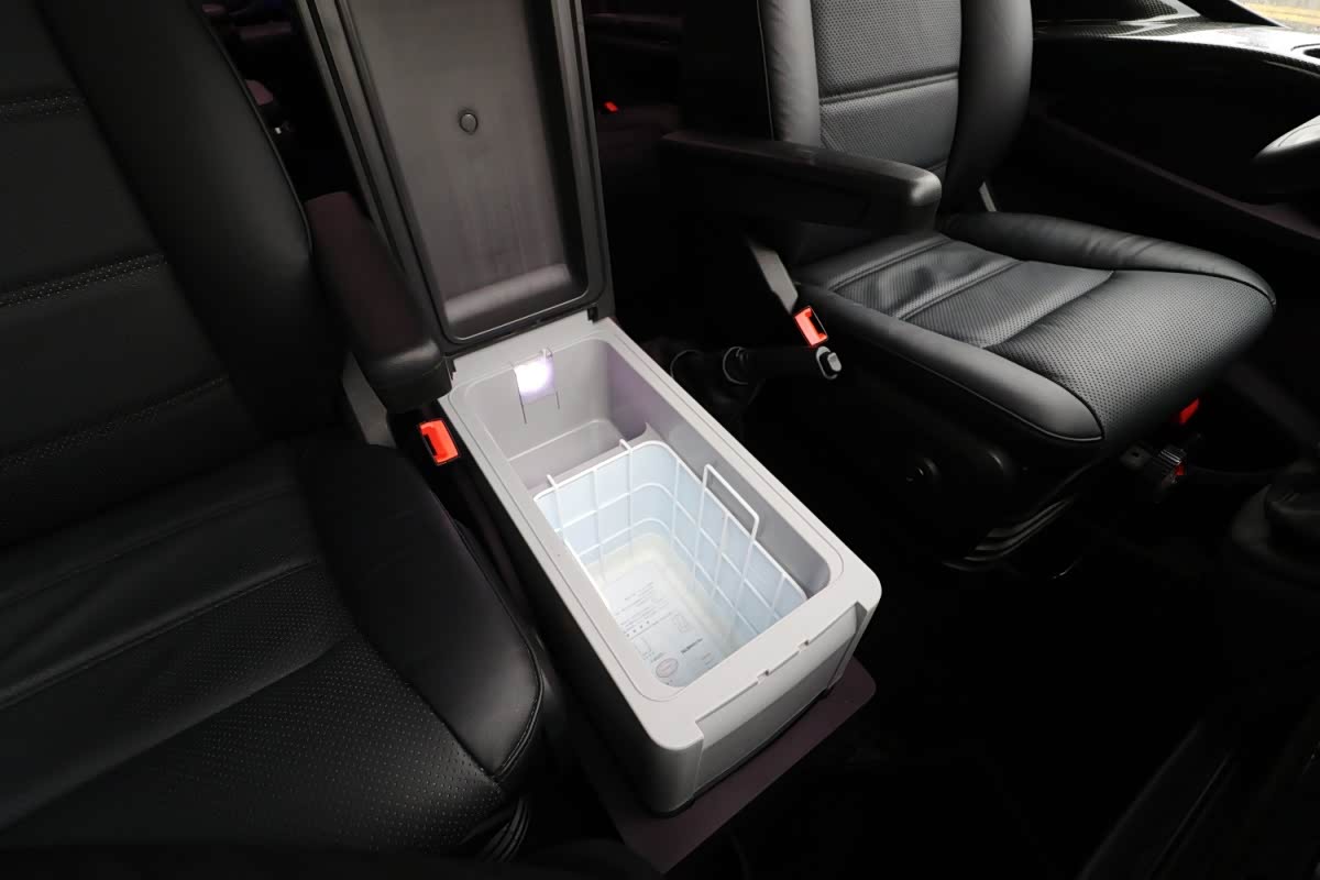 进口依维柯New Daliy 九座豪华商务舱