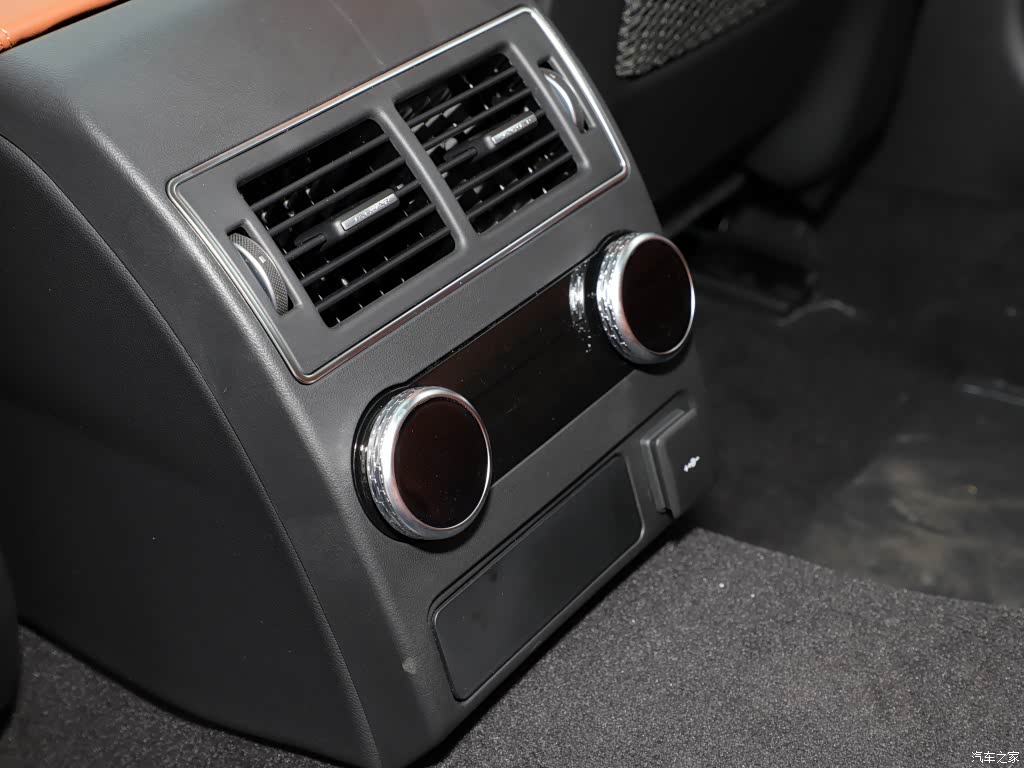 配图为2021款 XFL 2.0T P300 四驱旗舰运动版