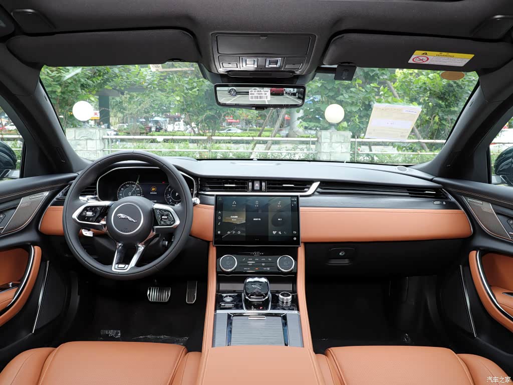 配图为2021款 XFL 2.0T P300 四驱旗舰运动版