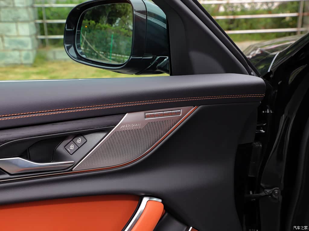 配图为2021款 XFL 2.0T P300 四驱旗舰运动版