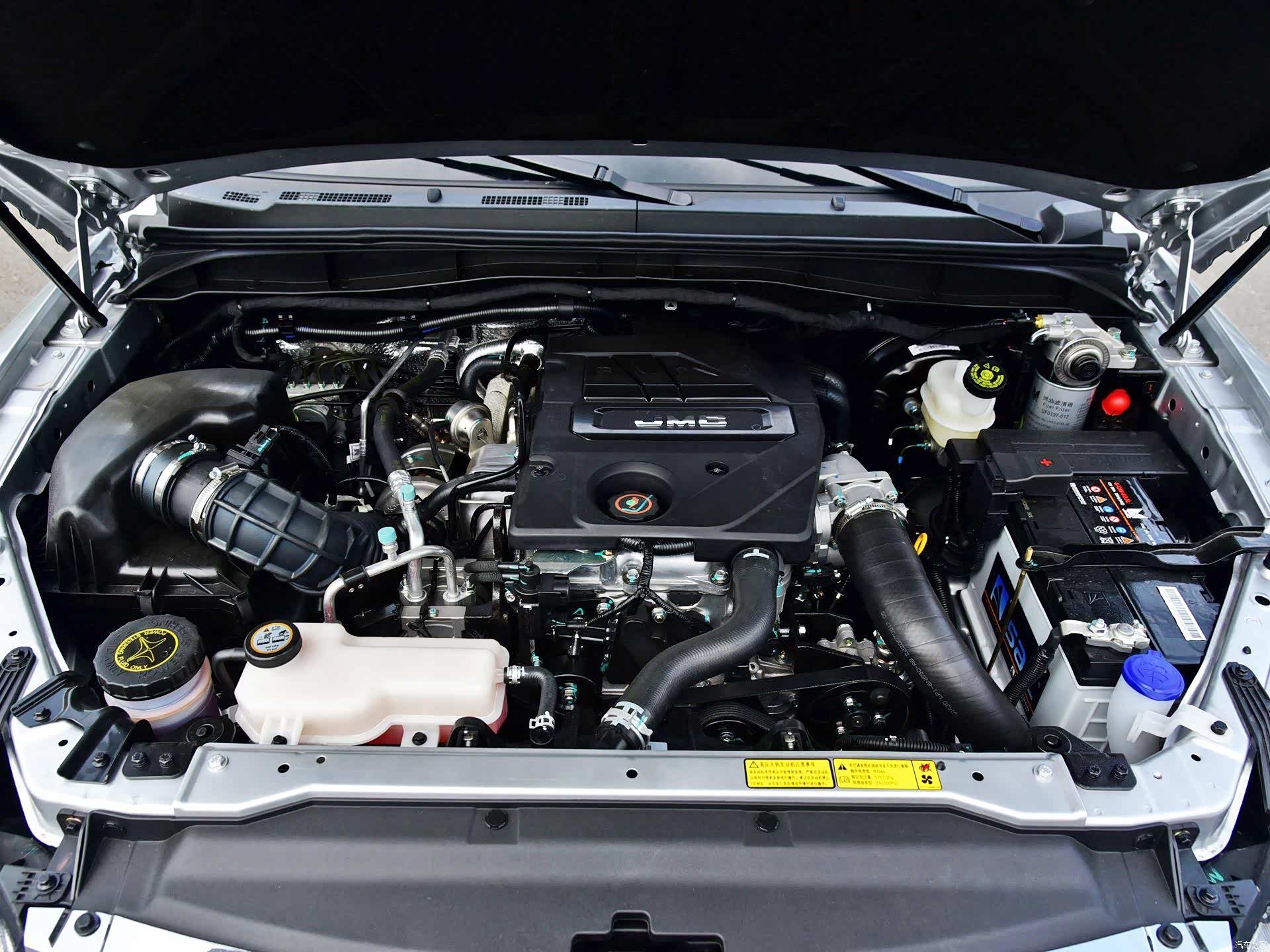 2020款 2.5T柴油两驱尊享长轴版发动机舱/引自汽车之家图库