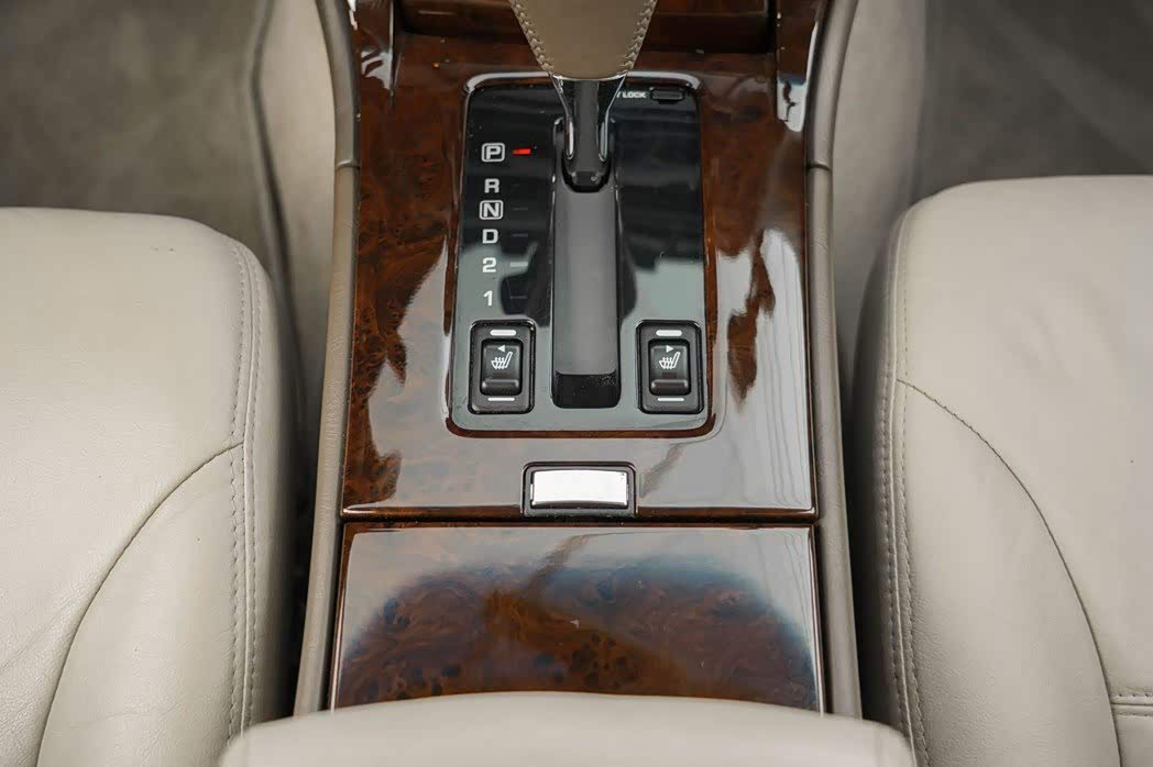 双前座加热座椅。图／摘自Bring A Trailer