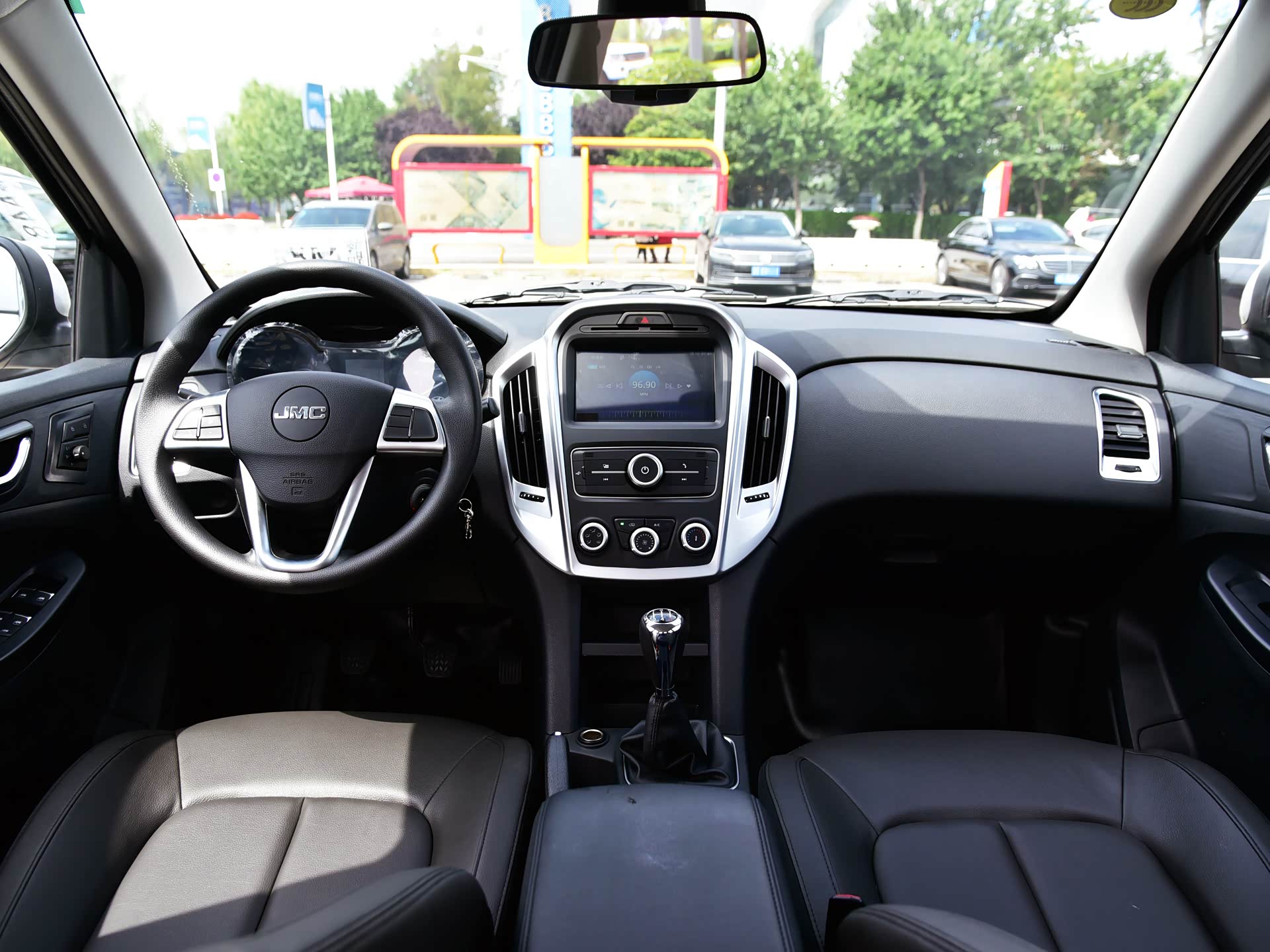 2020款 2.5T柴油两驱尊享长轴版内饰/引自汽车之家图库