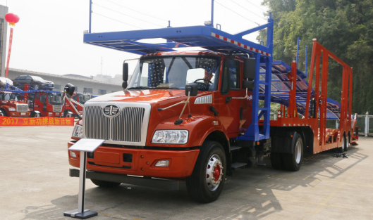 长头牵引半挂车的轿运车