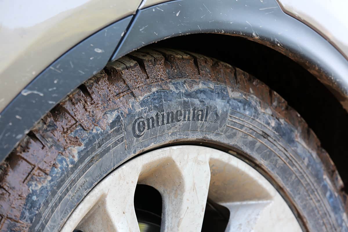 如果有越野需求，建议车主们放弃原厂轮胎换装适合自己的AT胎