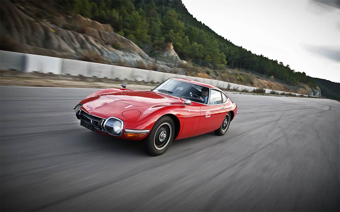 2000gt之所以被称之为日本第一款高性能跑车,主要是当时雅马哈为让这台车