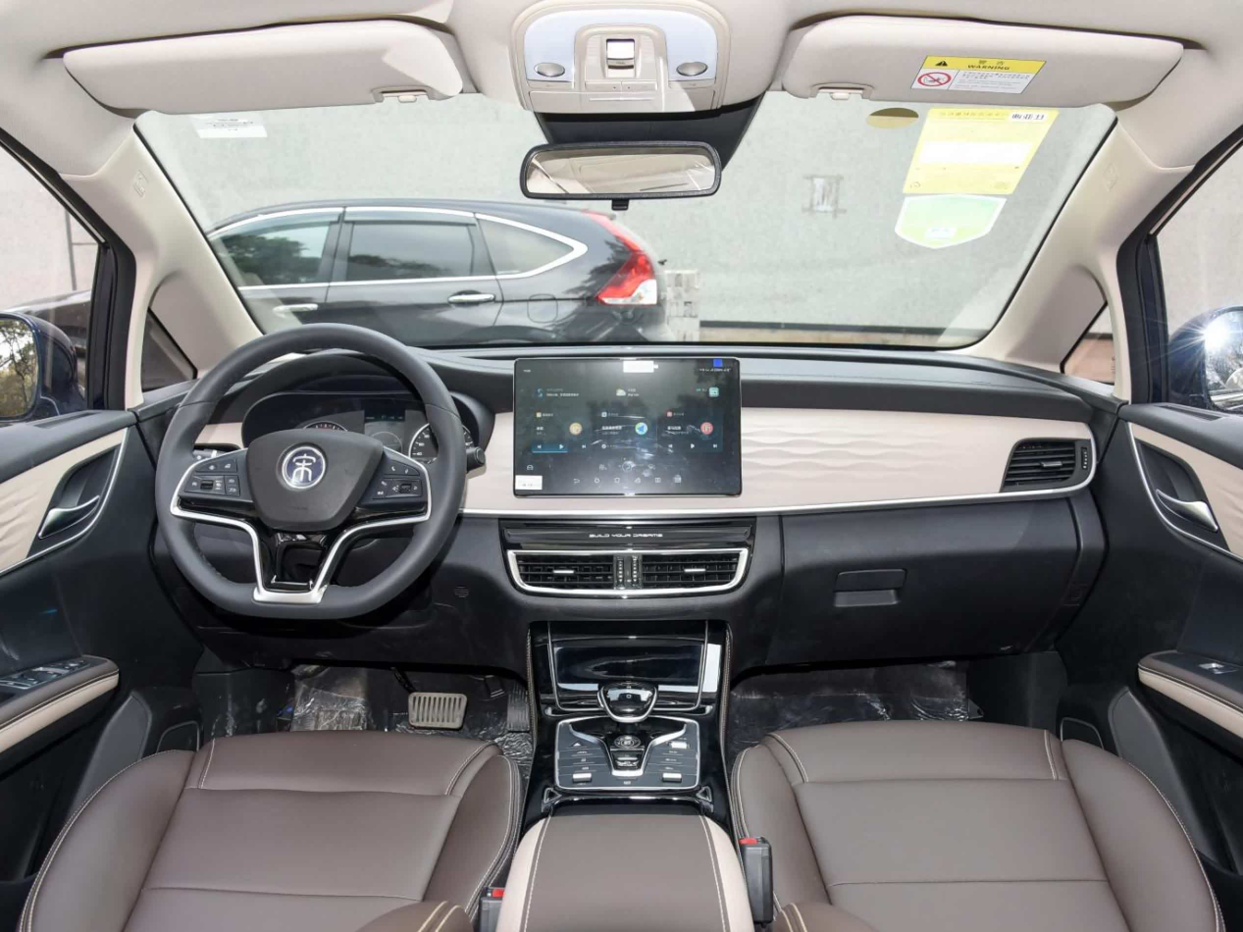 比亚迪宋MAX DM-i内饰