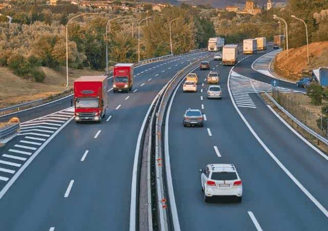 下高速时少做这个动作,大概率会被扣分罚款,老司机们都知道