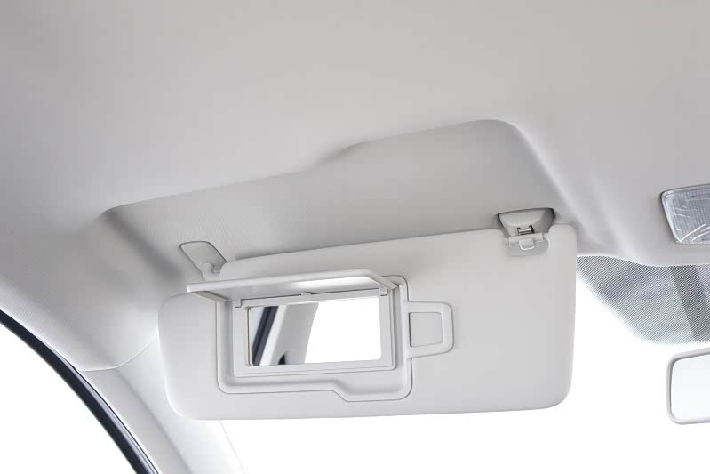 目前很多产品会拿这个小镜子做文章，但VS5全系标配双化妆镜，在这个价位很多产品远比它抠门得多