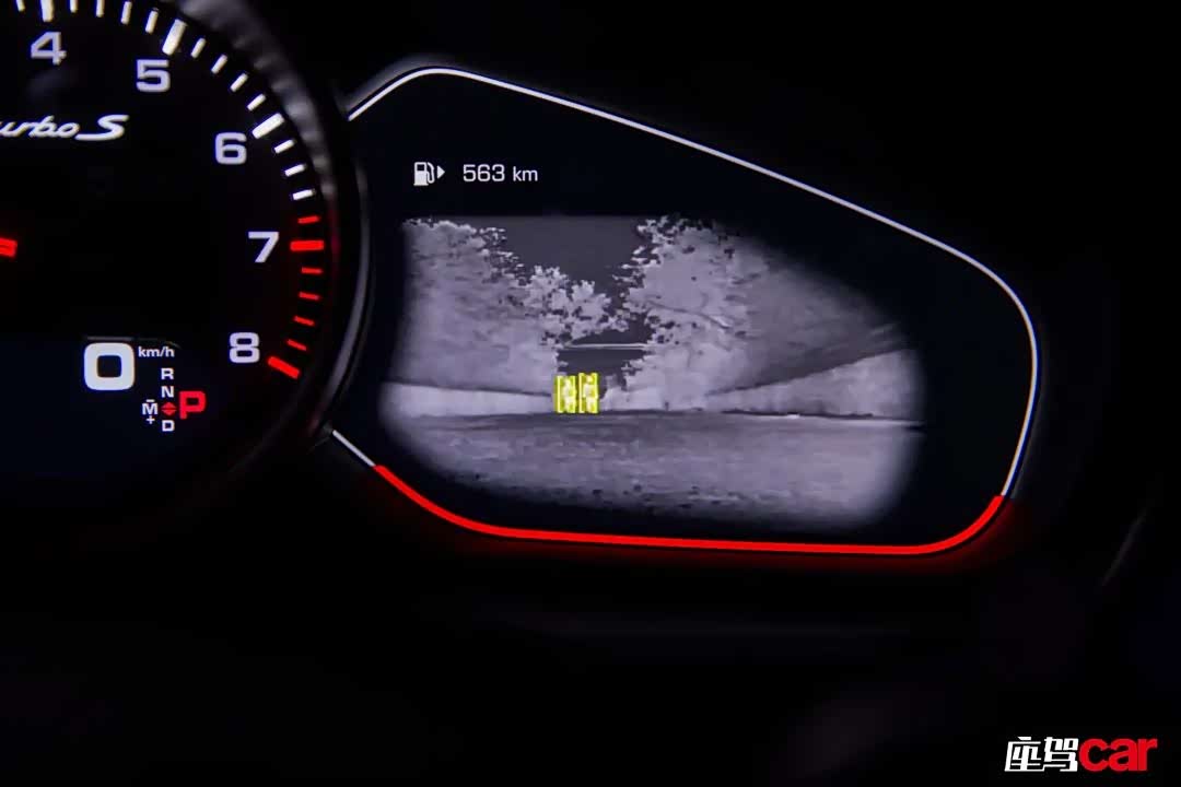 需要花费近4万元选装的夜视辅助驾驶系统