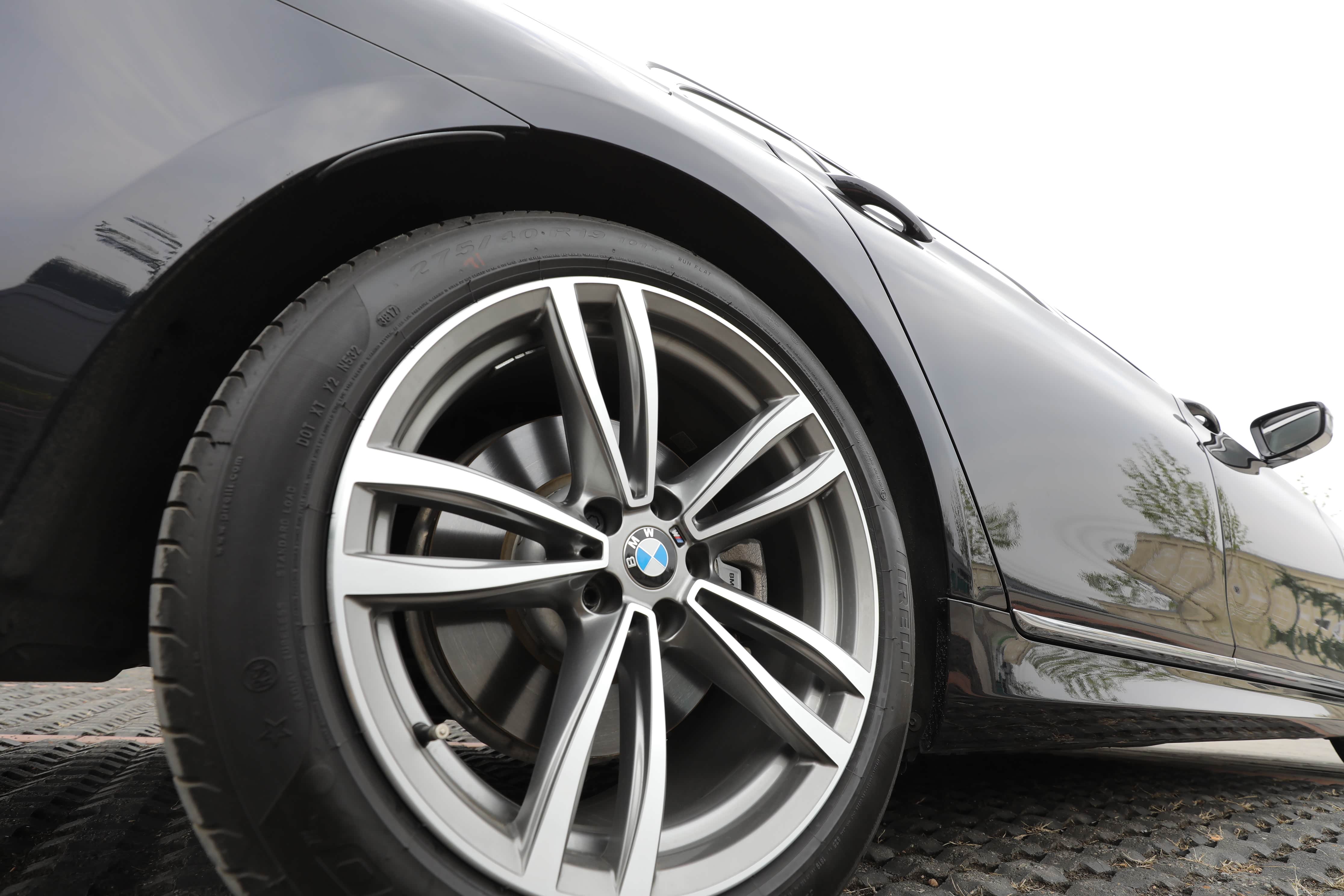 轮胎也是崭新的状态