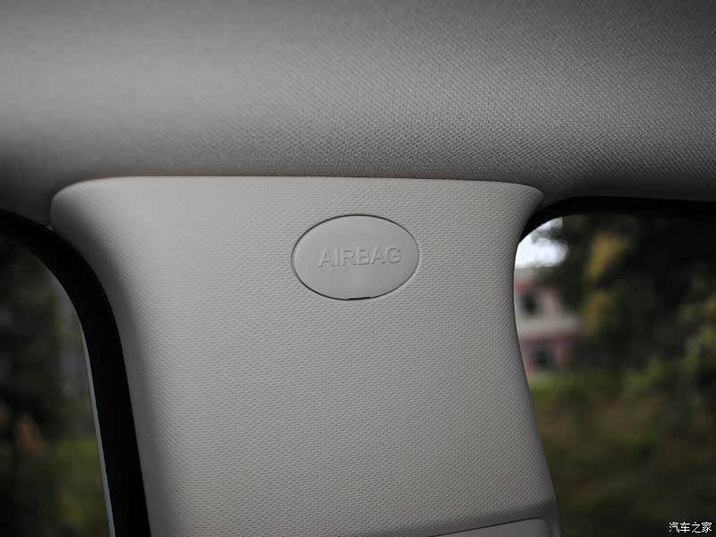 无论是主动安全还是被动安全配置，锐程CC都做得非常到位