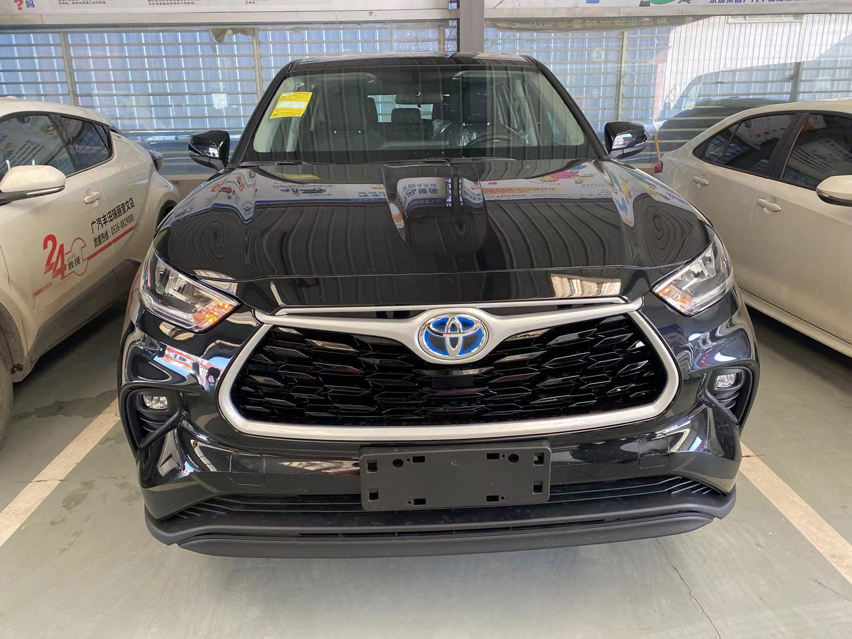 汉兰达两驱五座精英版前脸实拍