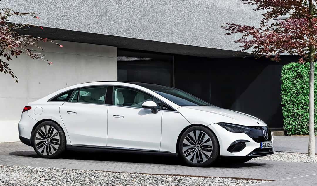 奔馳EQE
指導價：52.80-58.50萬元