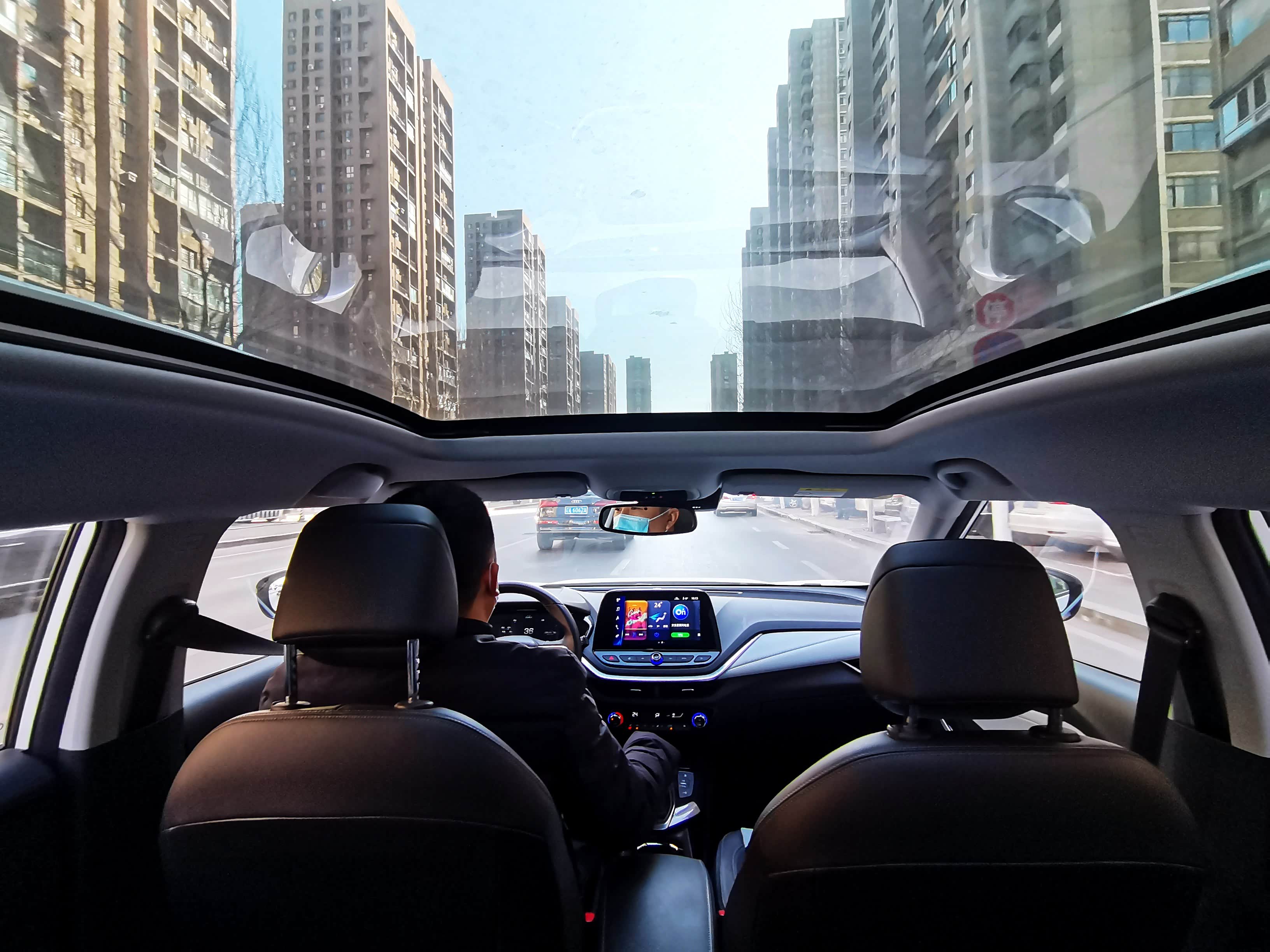 在结合上面的优点以外，接下来是给想买电动车的车主一些买之前的建议，仅供参考。