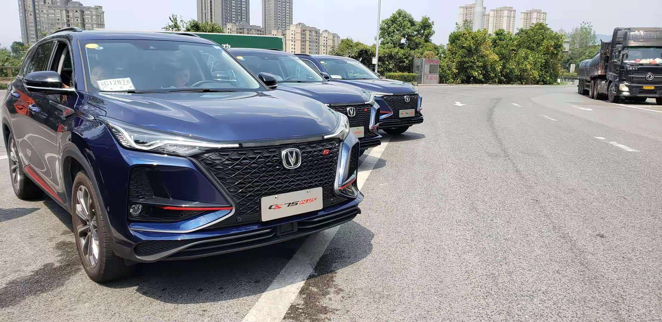 CS75PLUS源于概念车“御岳”生命动感的设计理念，整车外观极具未来感与科技感，雕塑磅礴之美
