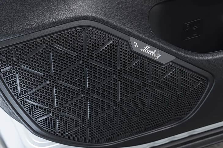 扬声器处加入了Buddy标