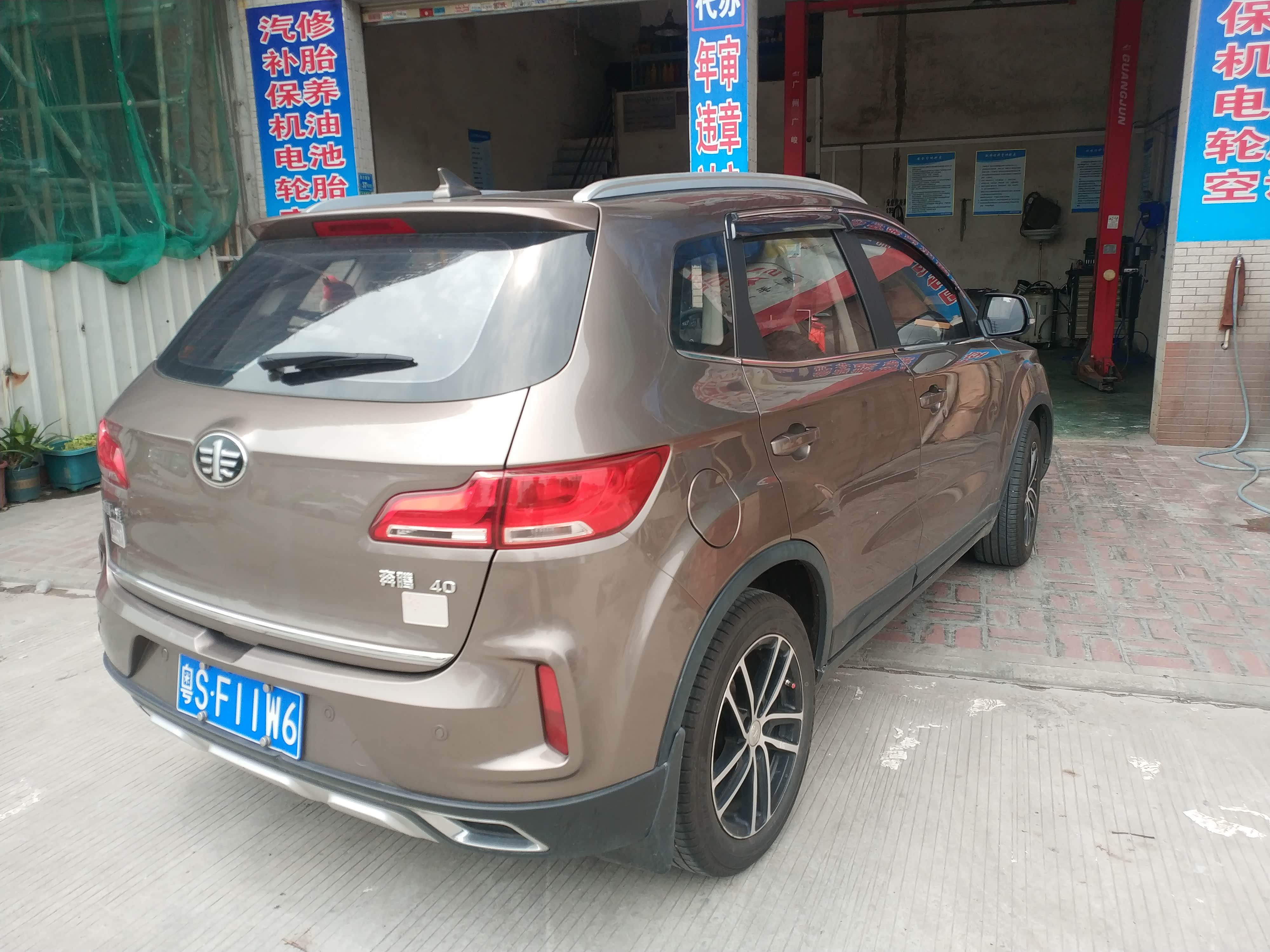 18年车，跑了7万公里，四个车轮胎压正常，但胎压故障灯亮，就是轮胎里面的胎压传感器损坏了或者是没电。