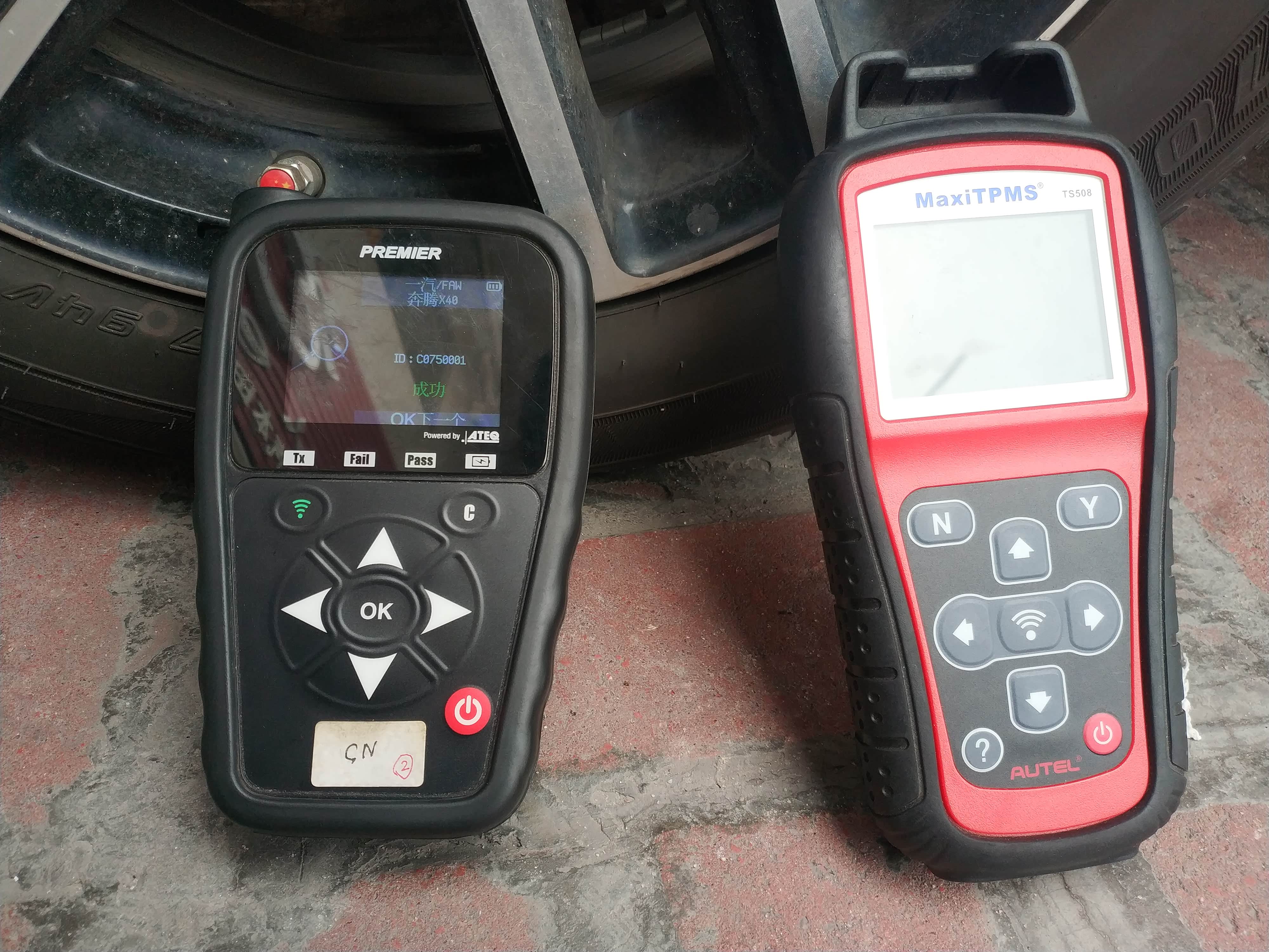 专用工具可以对该传感器替换件的ID进行修改，将该ID与原传感器ID相对应后装车即可。