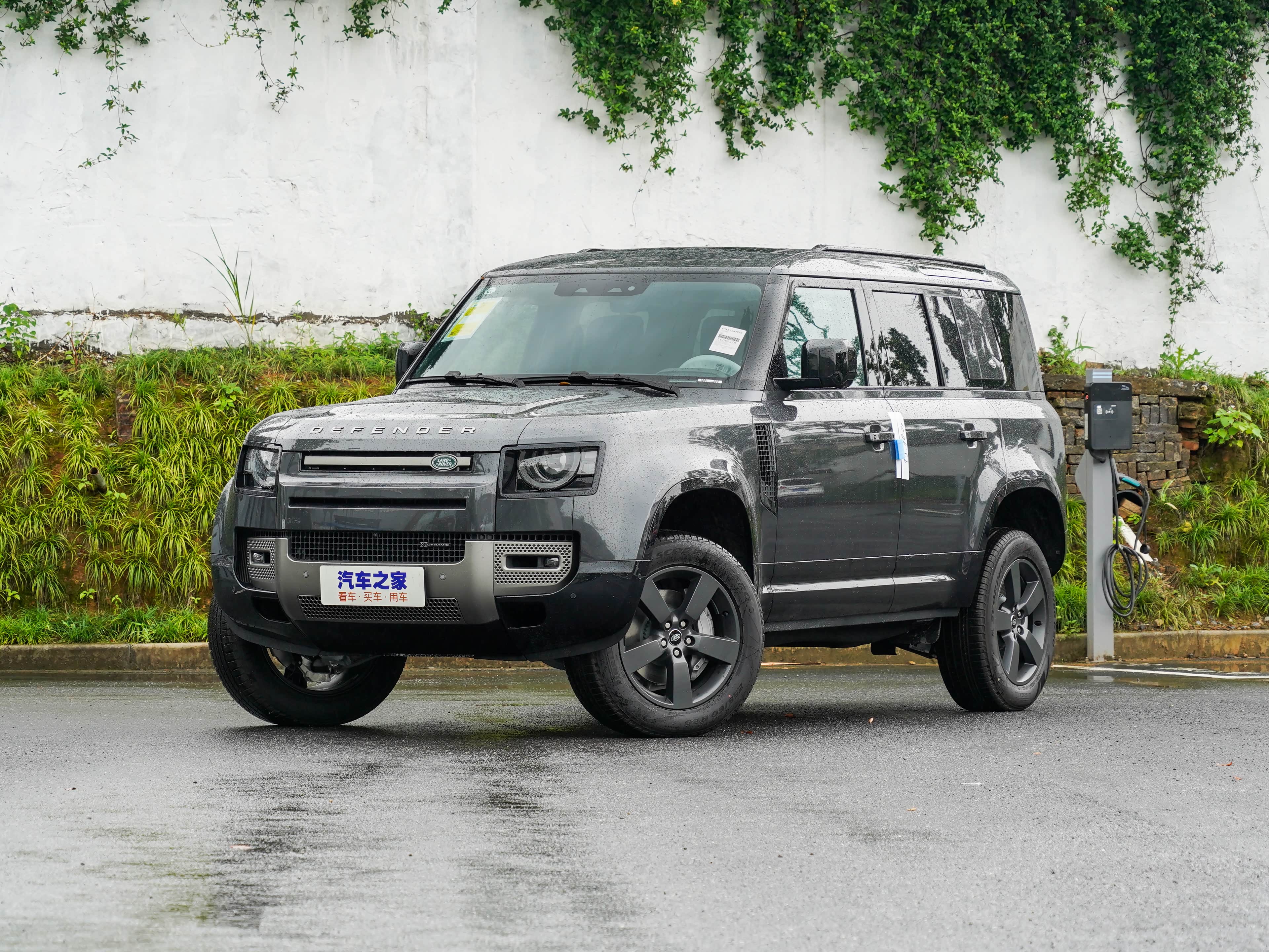 现款燃油版路虎卫士/引自汽车之家图库