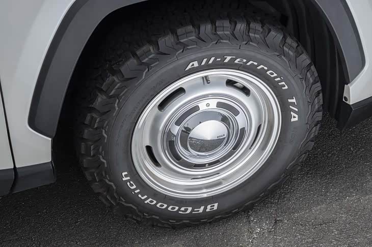 对于公路行驶性能有一定负优化的选装轮胎/复古轮圈