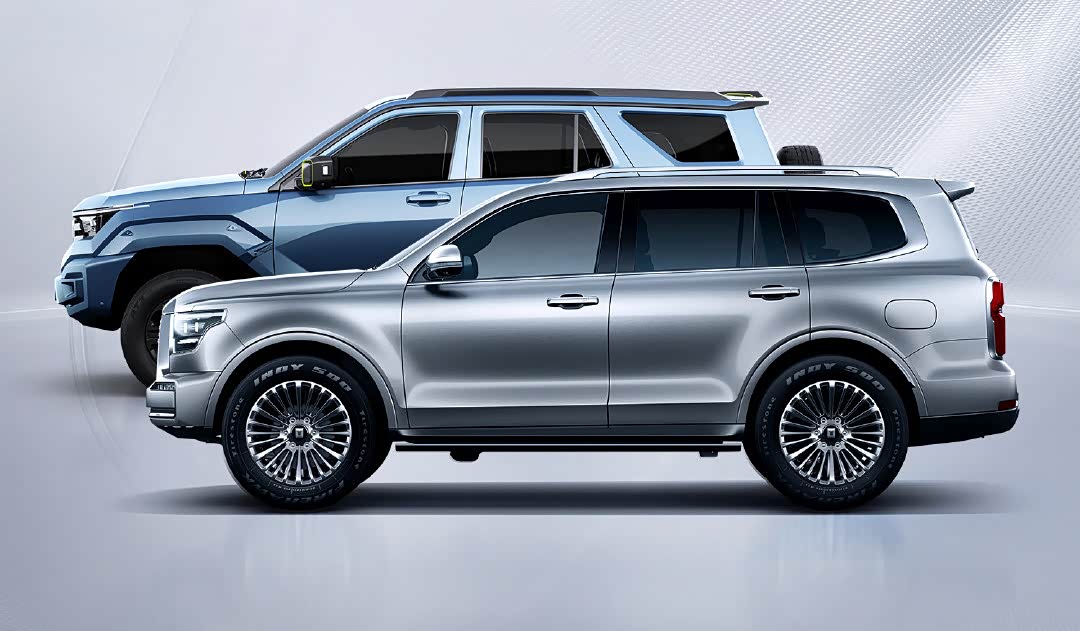 前面为坦克500，后面为坦克400