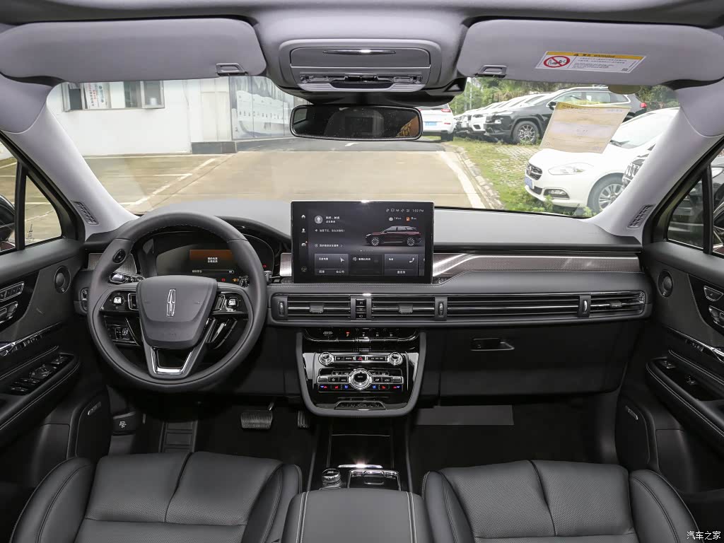 配图为2022款 2.0T 四驱尊耀版