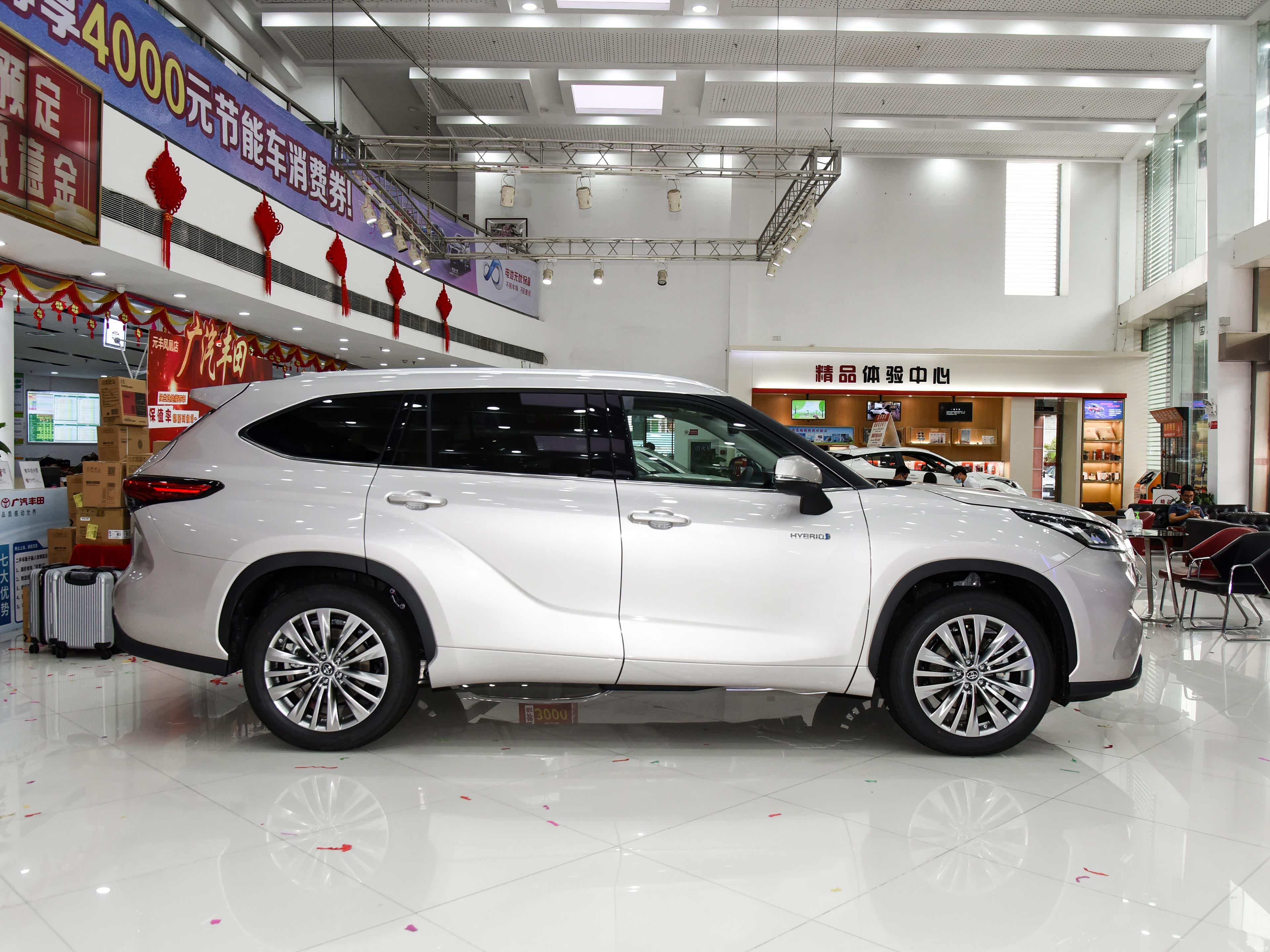 2022款 双擎 2.5L 四驱豪华版/引自汽车之家图库