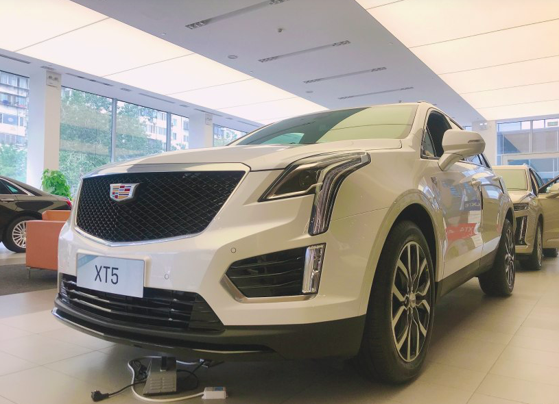 大5座suv直降6万,高颜值动力充沛,2021款凯迪拉克xt5你考虑吗?