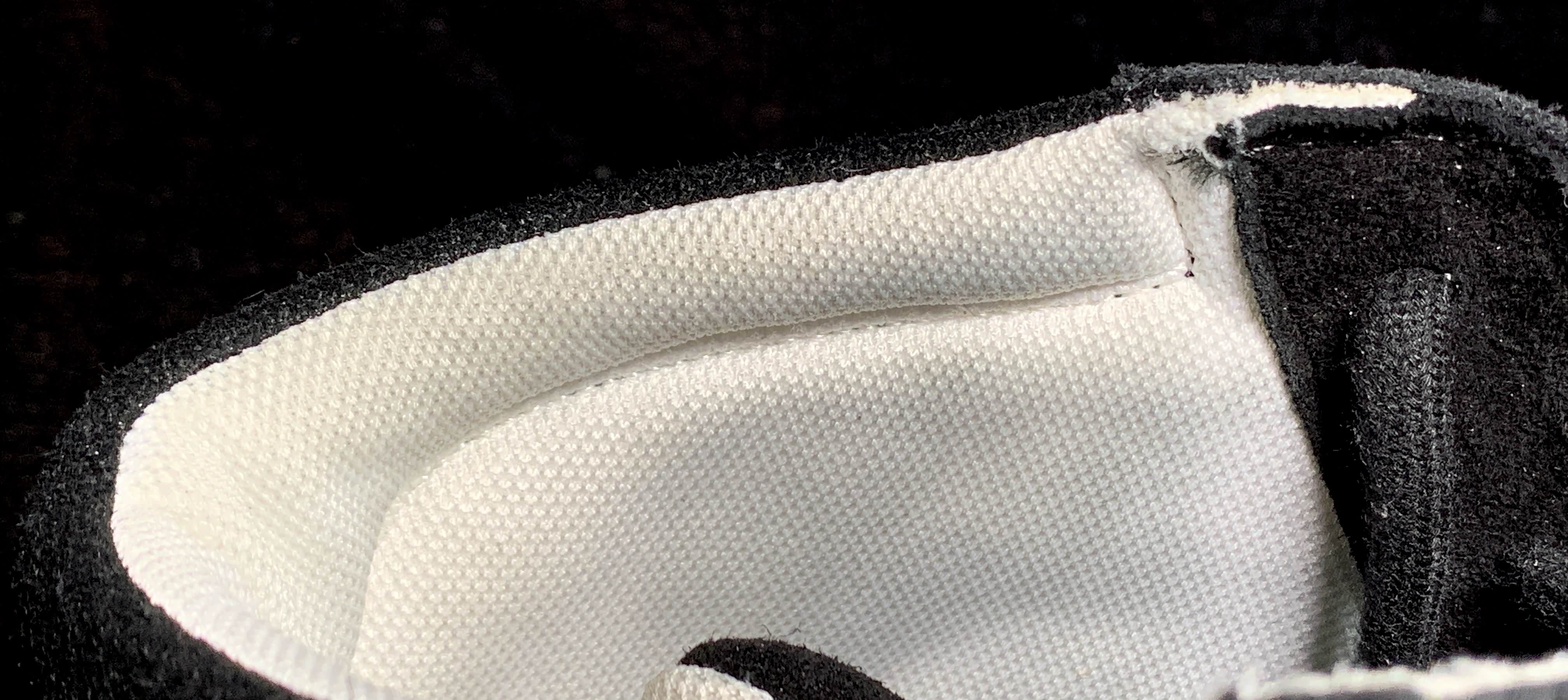 二百鞋的衬里看起来与运动鞋无异